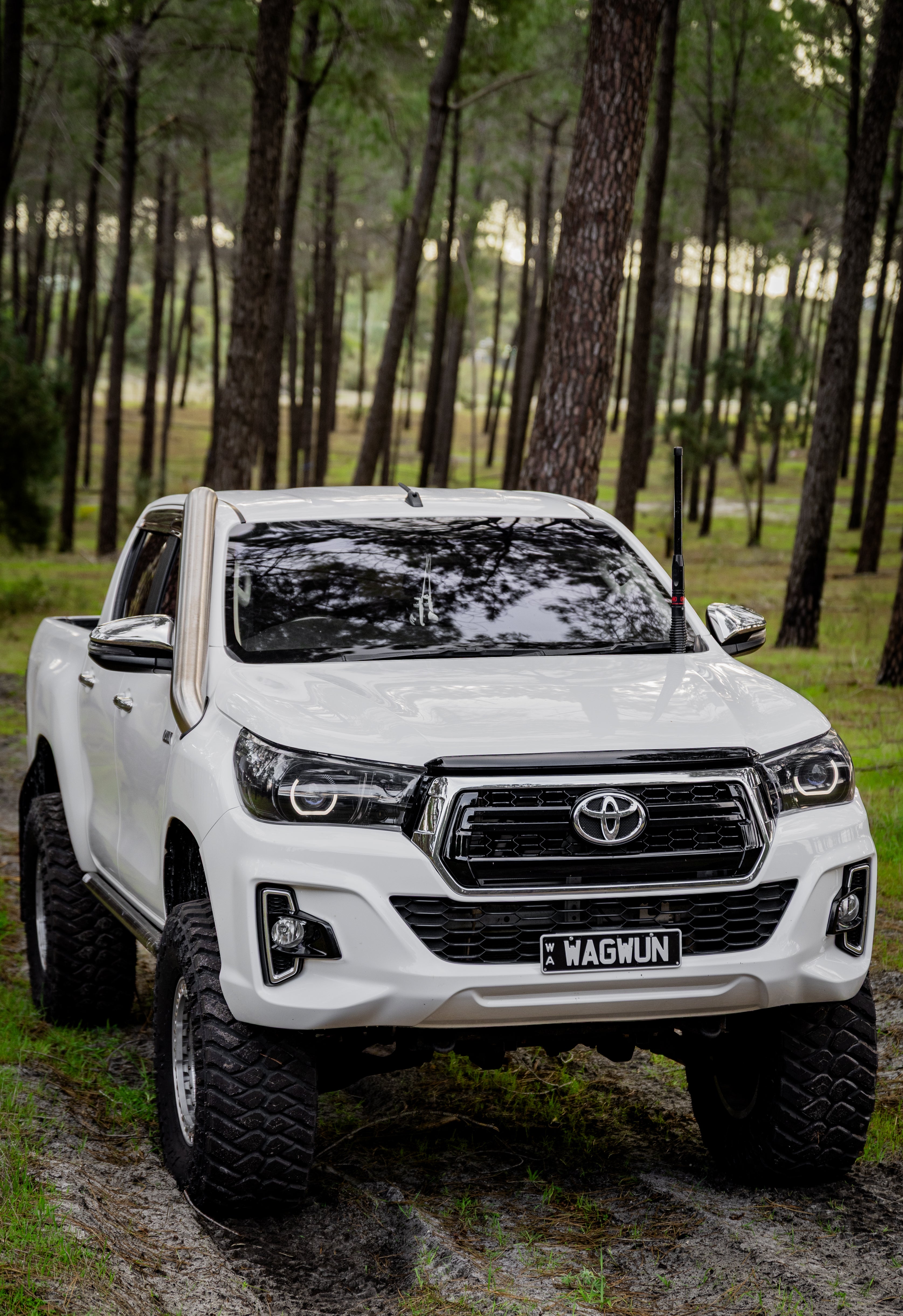 *BACKORDER* DIRTYBARS N80 HILUX.