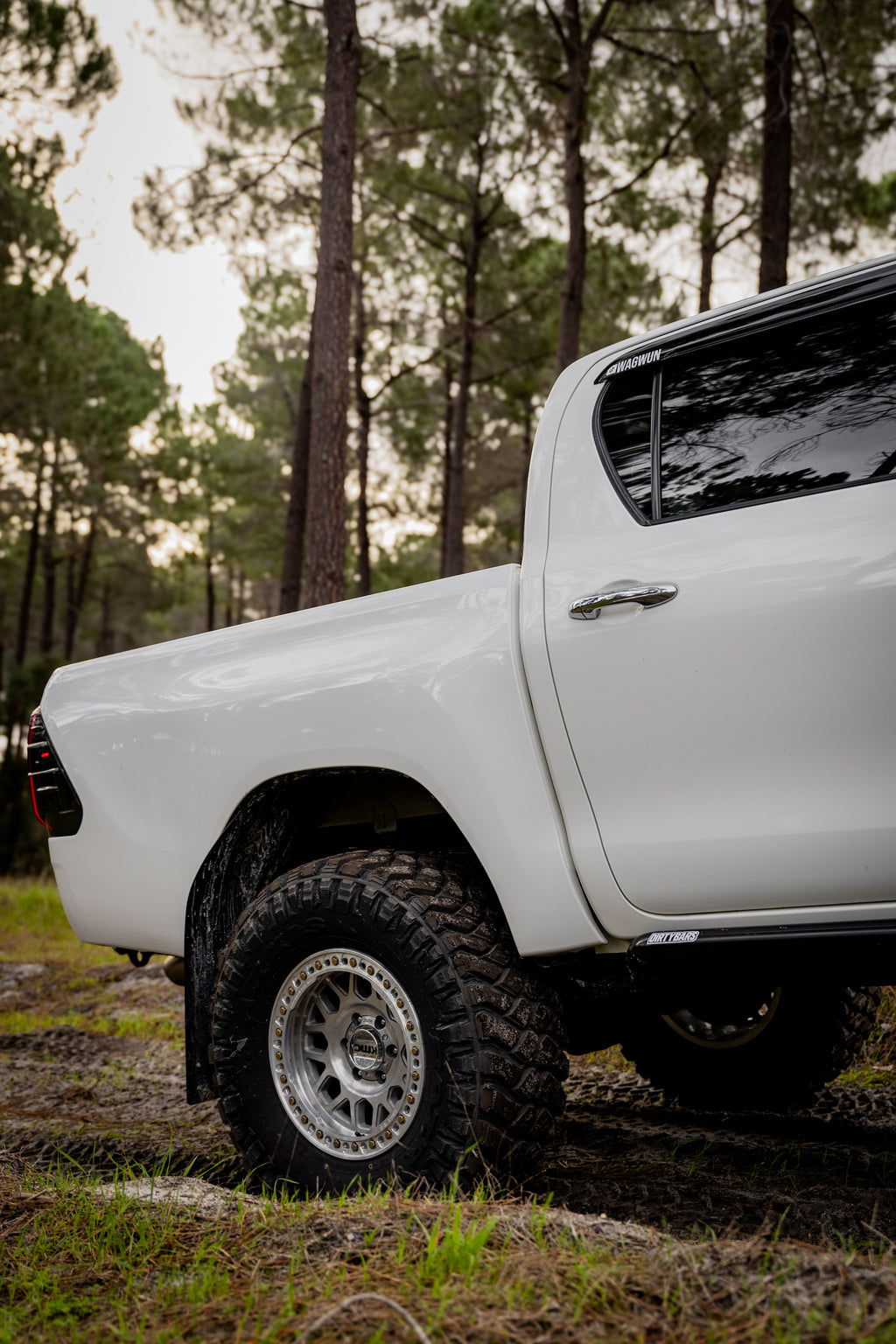 *BACKORDER* DIRTYBARS N80 HILUX.