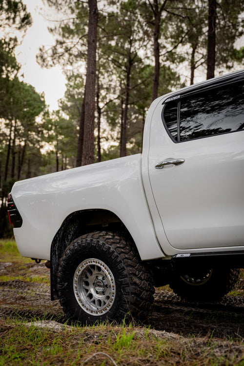 *BACKORDER* DIRTYBARS N80 HILUX.