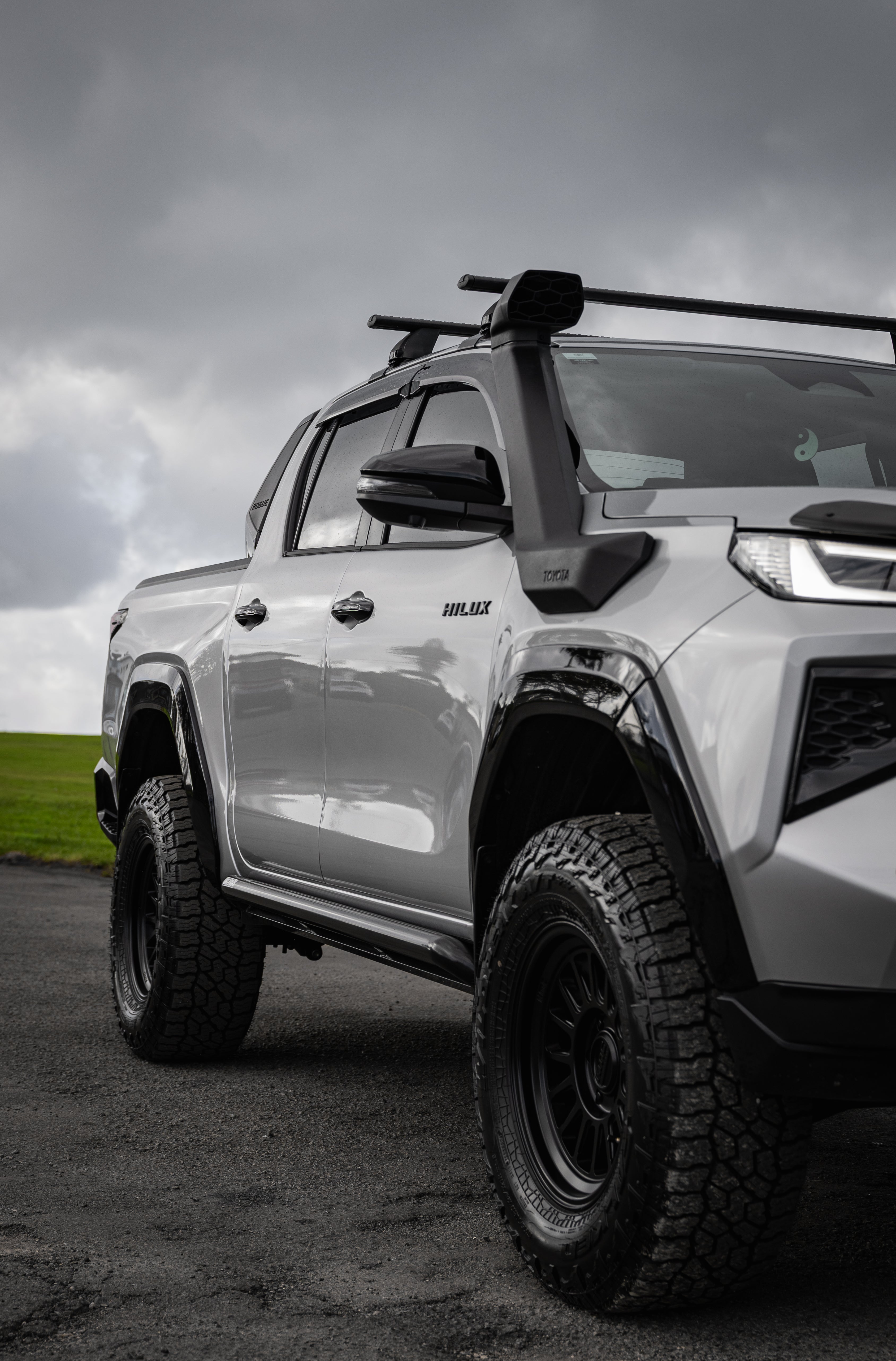 *BACKORDER* DIRTYBARS N90 HILUX.