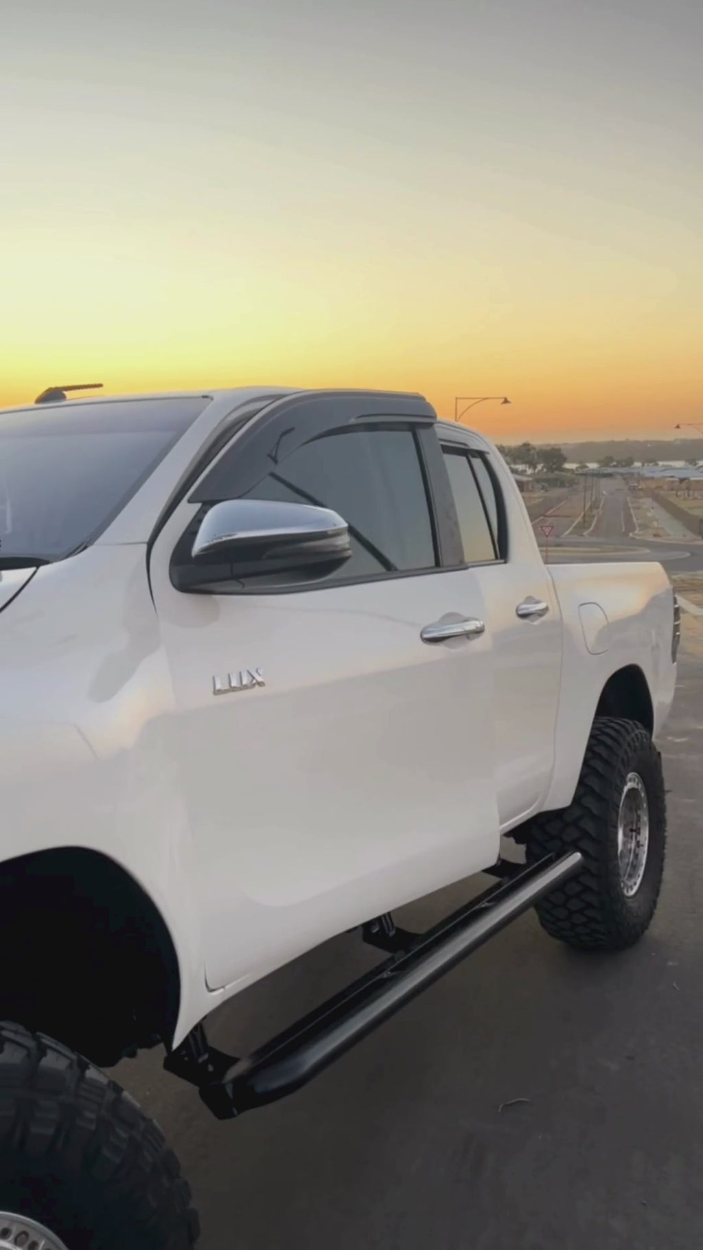 *BACKORDER* DIRTYBARS N80 HILUX.