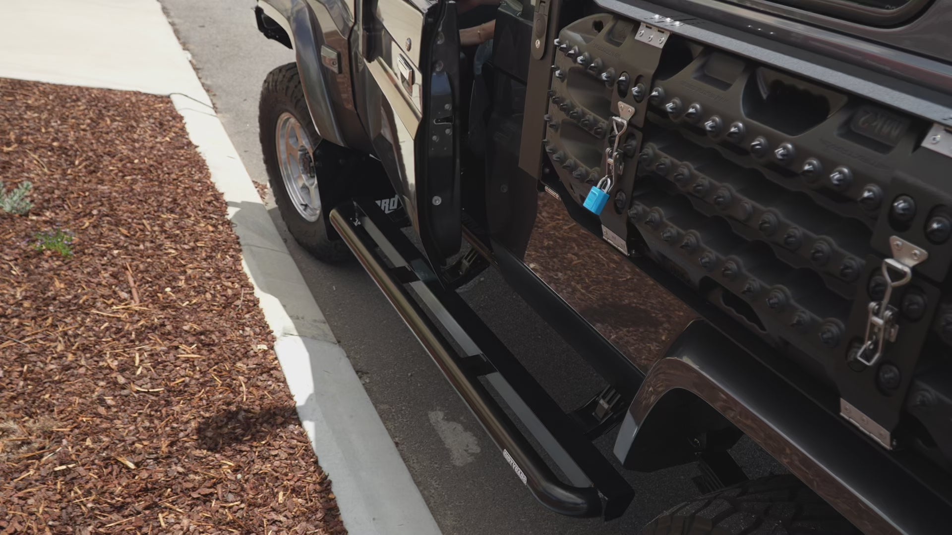 DIRTYBARS LC78 TROOP CARRIER.